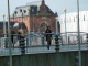 フローニンゲル美術館の傍の橋と中央駅